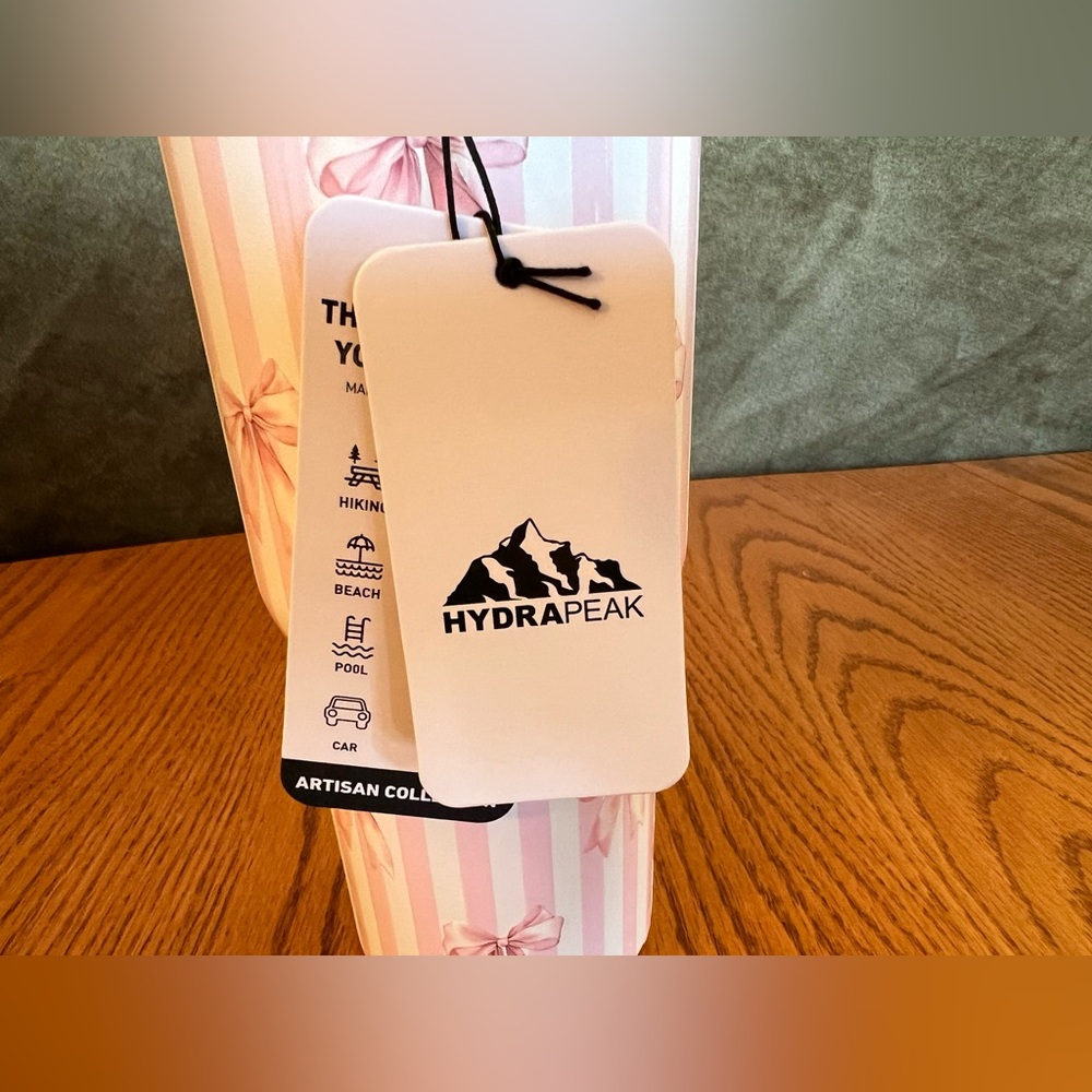 Hydrapeak Artesian Collection White w/Pink Stripes & Ribbons 32oz Tumbler - Picture 3 of 5